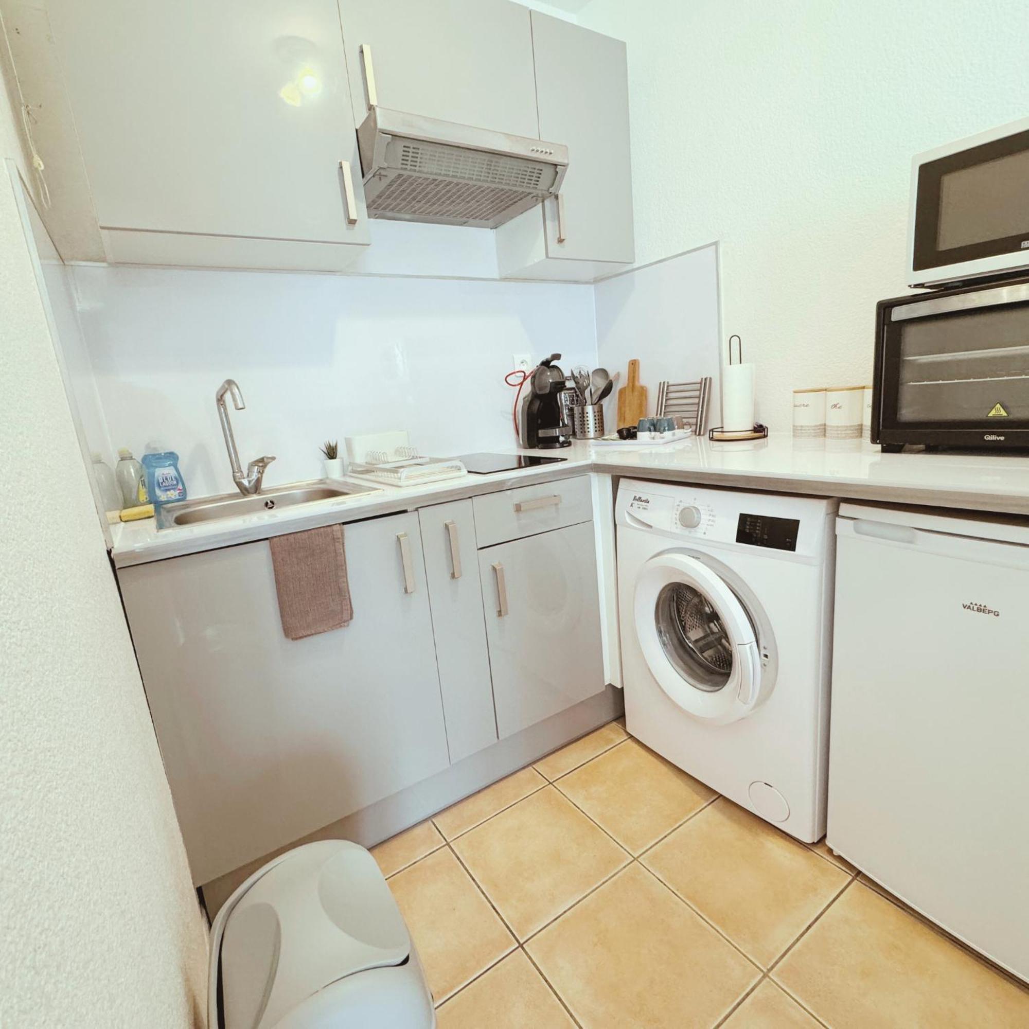 Appartement Residence Prive Avec Parking Wifi Clim Piscine Avignon Buitenkant foto