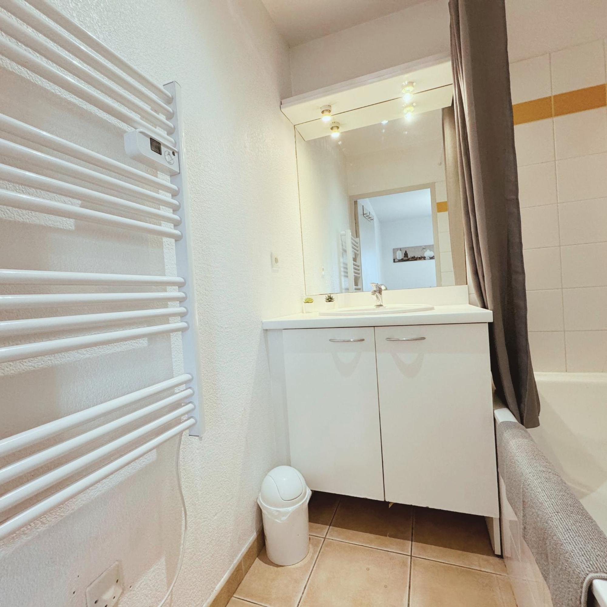 Appartement Residence Prive Avec Parking Wifi Clim Piscine Avignon Buitenkant foto