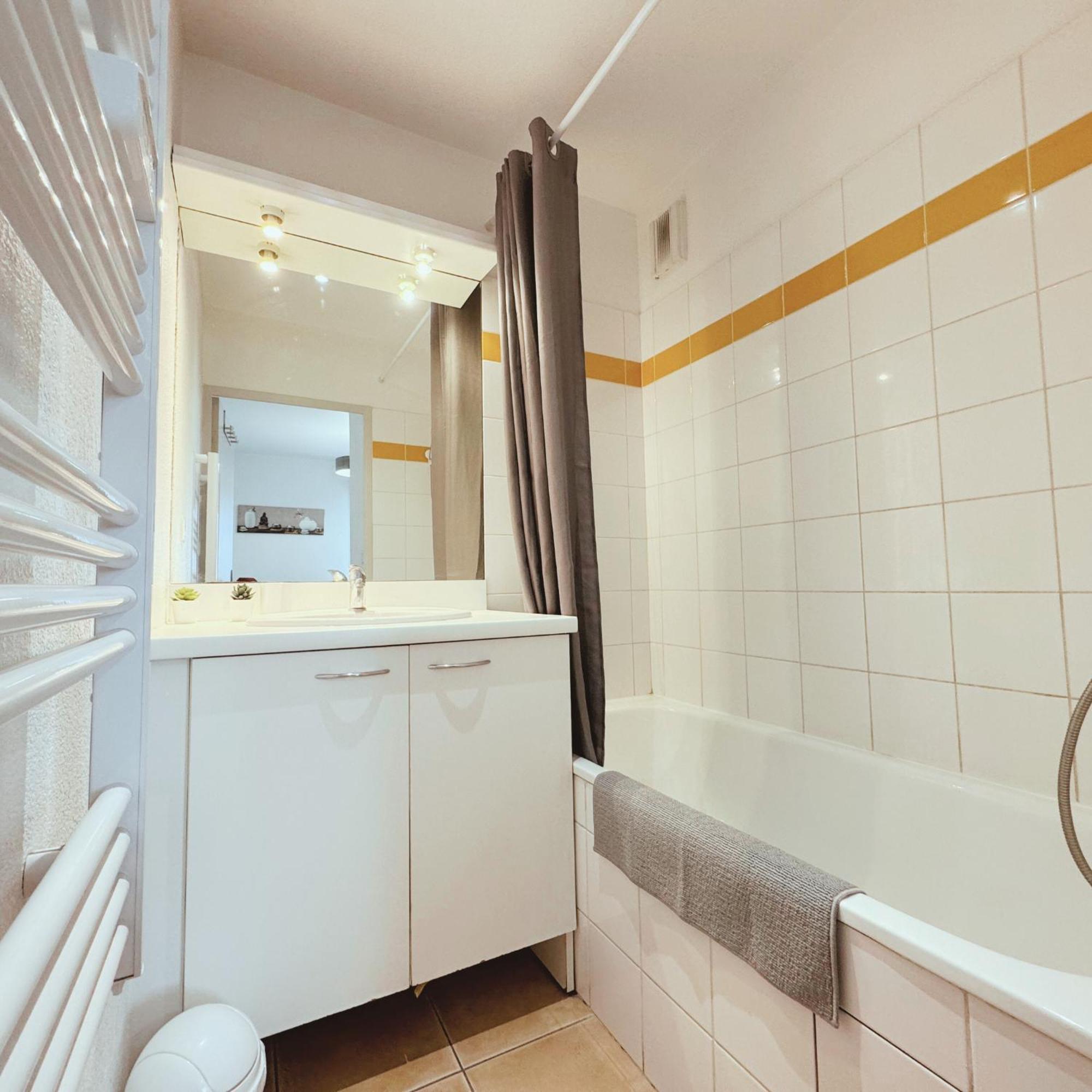 Appartement Residence Prive Avec Parking Wifi Clim Piscine Avignon Buitenkant foto