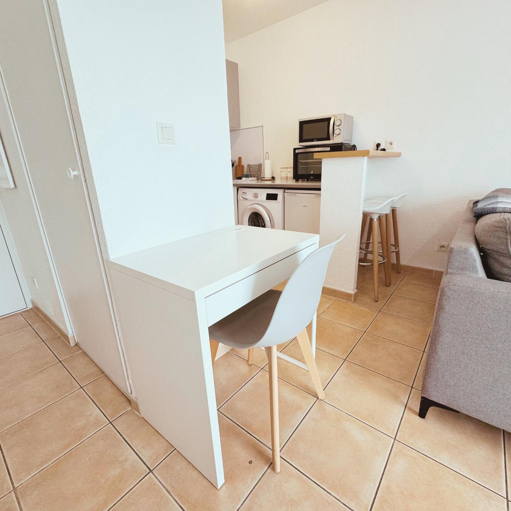 Appartement Residence Prive Avec Parking Wifi Clim Piscine Avignon Buitenkant foto